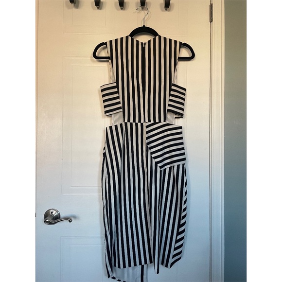 Black and white cut out formal wedding dress - Picture 2 of 2